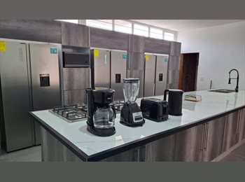 Roomgo MX - Cuarto en Renta con Baño Privado a Dos Cuadras de Linea 2 del Tren Ligero, Guadalajara - MX$4,200 por mes