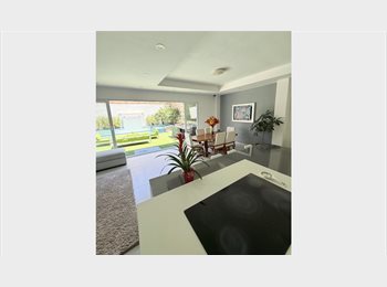 Roomgo MX - Renta habitación amueblada en bonita residencia, Tijuana - MX$9,000 por mes