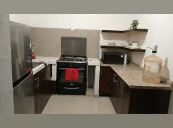 Roomgo MX - Cómoda y amplia habitación en colonia tranquila, Santa Catarina - MX$4,900 por mes