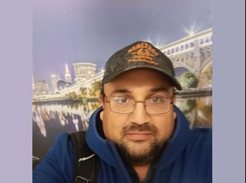 Roomgo MX - Eli Francisco - 44 - Monterrey