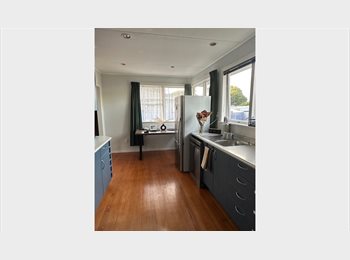 Roomgo NZ - Female flatmate wanted for an all girls flat!, Hamilton - $270 pw