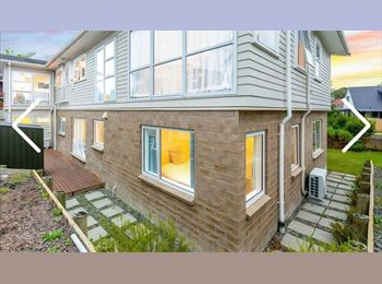 Roomgo NZ - Huge room in Massey, Auckland - $300 pw