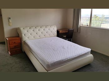 Roomgo NZ - Spacious, Furnished Master Bedroom for Rent - Pets Okay, Auckland - $230 pw