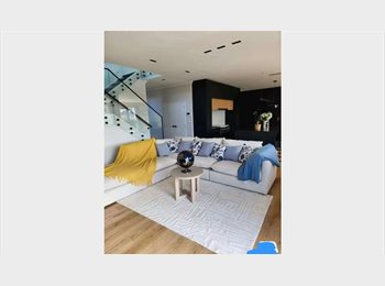 Roomgo NZ - Hobsonville Two nearly new master suites are available for single occupancy., Auckland - $350 pw