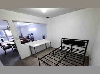 Roomgo NZ - 2-Bedroom City Fringe Flat – Great Layout & Ideal for Working Professionals, Auckland - $270 pw