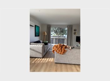 Roomgo NZ - Furnished Queen Room available short term Central Mount Maunganui, Tauranga - $500 pw