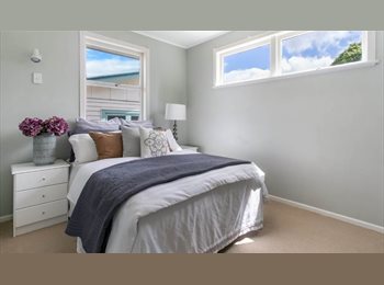 Roomgo NZ - Master Bedroom + office, Auckland - $300 pw