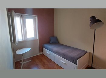 Roomgo PT - Algés: Quarto mobilado + WC privativo | Furnished Room + Private Bathroom, Lisboa - 525 € Por mês