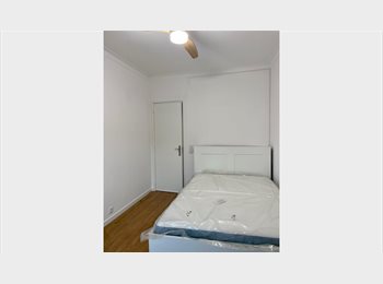 Roomgo PT - Room with balcony, Lisboa - 550 € Por mês