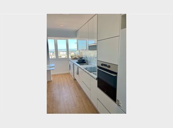 Roomgo PT - Quarto mobilado no centro de Almada, Lisboa - 500 € Por mês