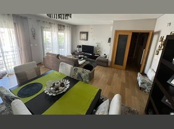 Roomgo PT - Quarto em Condomínio Fechado com WC privado, Lisboa - 750 € Por mês