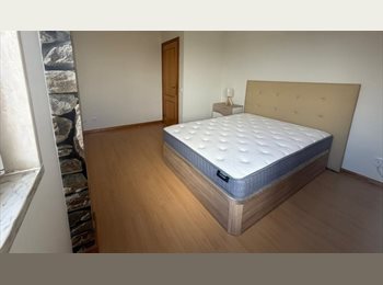 Roomgo PT - Título: Quarto Premium Grande a Estrear (Rio de Mouro) – Partilha apenas com 1 Rapariga, Lisboa - 525 € Por mês