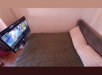 Roomgo PT - Quarto Cama Casal, TV 55, Lisboa - 500 € Por mês