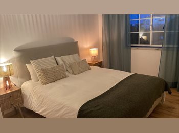 Roomgo PT - Quarto Suite & Moderno por 380Eur, Portugal - 380 € Por mês