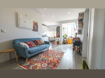 Roomgo PT - Quarto Nascente - Verderena - Barreiro, Lisboa - 430 € Por mês