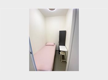 Roomgo SG - Room in 7 bedroom flat, Dhoby Ghaut - $900 pm