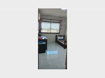 Roomgo SG - Spacious common room for rent, 5 mins. walking distance to NTU Campus, Boon Lay - $1,200 pm