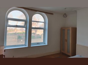 Roomgo UK - 1 Affordable Room Available (Bills Inc) to Suit Professionals/Graduates/Students/Full-Part Time wor, Cutlers View - £350 pcm