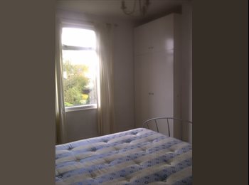 Roomgo UK - Comfortable double bedroom furnished, Wealdstone - £700 pcm