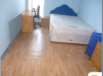 Roomgo UK - DOUBLE ROOM IN FRIENDLY/SOCIABLE HOUSEHOLD, Basildon - £720 pcm