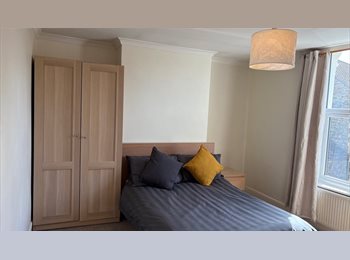 Roomgo UK - Large double room in lovely house share, St Judes - £700 pcm