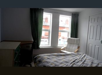 Roomgo UK - Comfortable STUDENT en-suite bedroom available on 1st JULY, Selly Park - £515 pcm