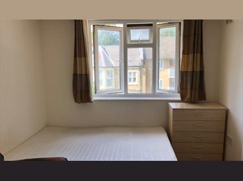 Roomgo UK - Spacious double room to let in a 4 bedrooms property located in trendy Stoke Newington , Stamford Hill - £850 pcm