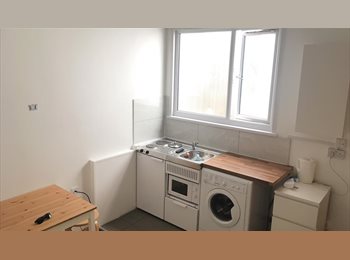 Roomgo UK - Self-contained studio flat to let in London N1., Shoreditch - £1,400 pcm