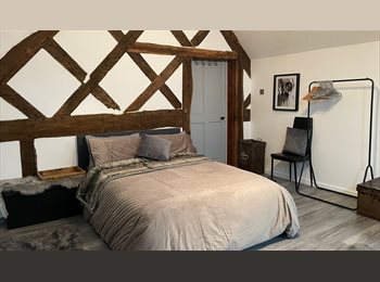 Roomgo UK - A Must- see Huge double room in a professional share, Malvern - £700 pcm