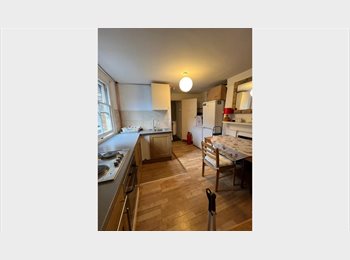 Roomgo UK - Good size room to let located in trendy Stoke Newington Church Street, London N16. Bills are include, Stoke Newington - £800 pcm