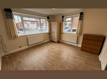 Roomgo UK - Low cost accomodation, Motspur Park - £835 pcm