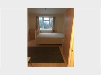 Roomgo UK - Double self contained with ensuite, Plumstead - £850 pcm