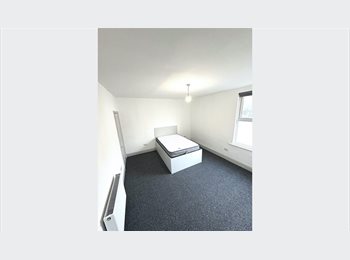 Roomgo UK - Large Double Room w/Storage - Walkley ALL BILLS INC, Upperthorpe - £550 pcm