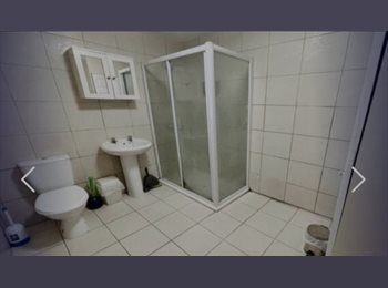 Roomgo UK - 2 double rooms to rent, Chatham - £650 pcm