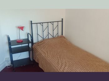 Roomgo UK - Small double room on Greenford Broadway, Northolt - £600 pcm