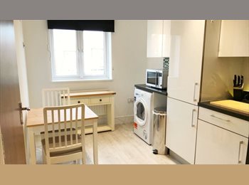 Roomgo UK - One Double Room Available To Rent - Aylesbury, Aylesbury - £165 pcm