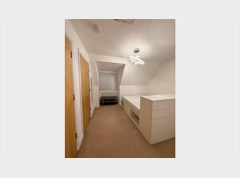 Roomgo UK - Double Rooms + Ensuite Room - Newly Refurbished House | Horsham, Horsham - £850 pcm