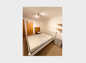 Roomgo UK - Double Room - Newly Refurbished House | Horsham, Horsham - £850 pcm