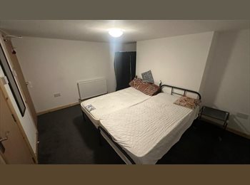 Roomgo UK - Bright and fully furnished en suite double room, Wakefield - £550 pcm