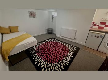 Roomgo UK - Fully Furnished Studio Flat in Shared HMO for Rent – Move-In Ready!, Wakefield - £695 pcm