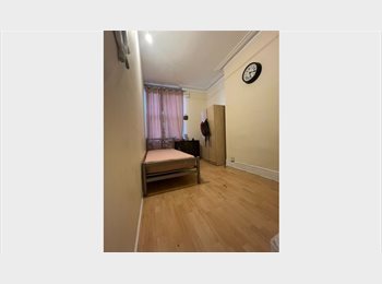Roomgo UK - Cosy, Clean, Rooms Available in Tooting Live In Landlord, Tooting - £825 pcm