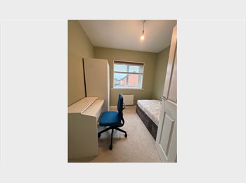 Roomgo UK - Room Available, Heywood - £550 pcm