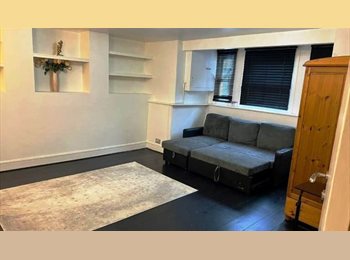 Roomgo UK - Spacious and well-presented 2 bedroom flat located in Stamford Hill, London N16., Stamford Hill - £2,100 pcm