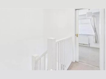 Roomgo UK - Mrs, Saint Helens - £500 pcm