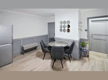 Roomgo UK - Spacious Double Room in Heart of the city, Worcester - £725 pcm