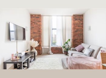 Roomgo UK - Gorgeous bright room with own bathroom, Halifax - £600 pcm