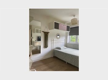 Roomgo UK - Looking for Female lodger, Chingford - £500 pcm