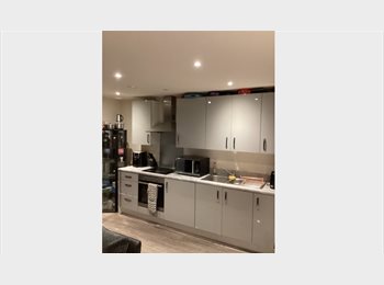 Roomgo UK - Clean Room with Private Bathroom, Preston - £850 pcm