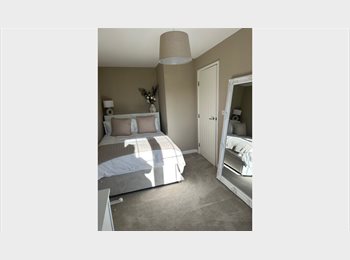 Roomgo UK - Large Double Bedroom, Watlington - £800 pcm