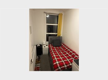 Roomgo UK - Room with private bathroom in Shepherd's Bush, Shepherds Bush - £867 pcm